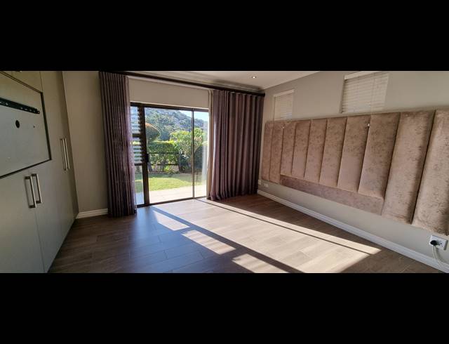 3 BEDROOM APARTMENT FOR SALE IN LA LUCIA